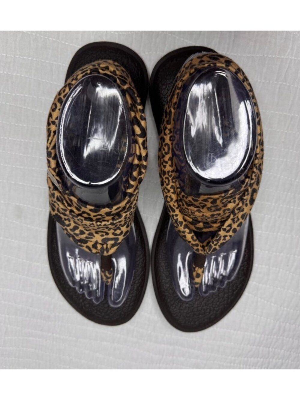 Sanuk Womens Yoga Sling 2 Sandals Leopard 9 Flexible Sole Comfortable Flip Flop - Picture 2 of 8
